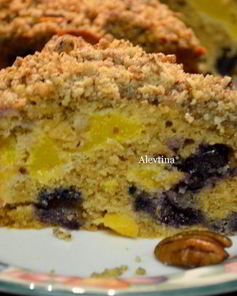 Кекс с персиками и голубикой