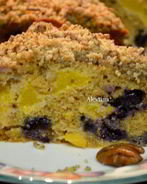 Кекс с персиками и голубикой