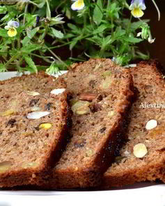 Кекс с семенами и орехами