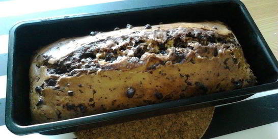 Кекс с шоколадом, орехами и маком