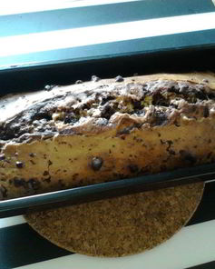 Кекс с шоколадом, орехами и маком