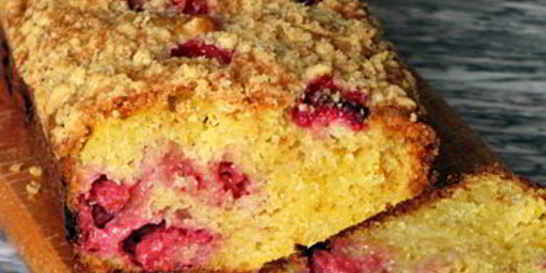 Кекс с яблоками и малиной