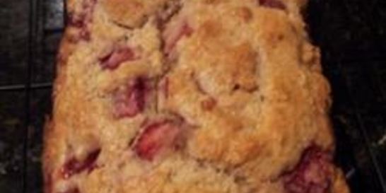 Кекс с замороженной клубникой