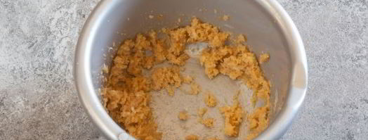 кекс в микроволновке в тарелке. Шаг 8