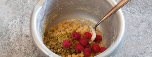 кекс в микроволновке в тарелке. Шаг 10