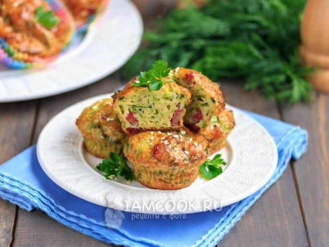 Рецепт кексов из кабачков с колбасой