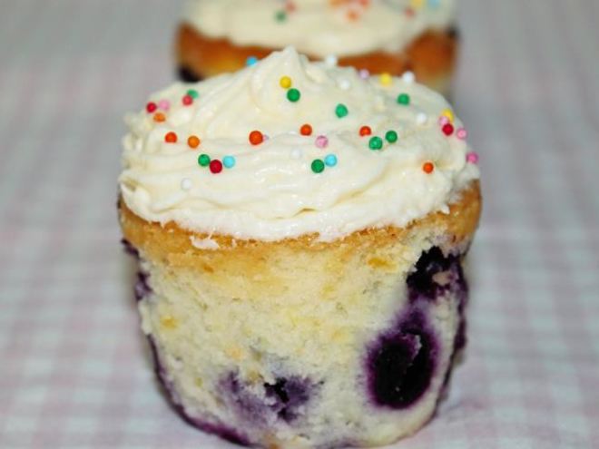 Рецепт лимонных капкейков с черникой