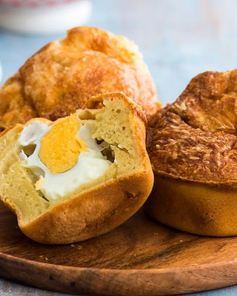 Несладкие кексы с яйцом и пармезаном