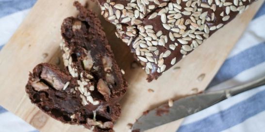 Шоколадный кекс с бананами и подсолнечными семечками