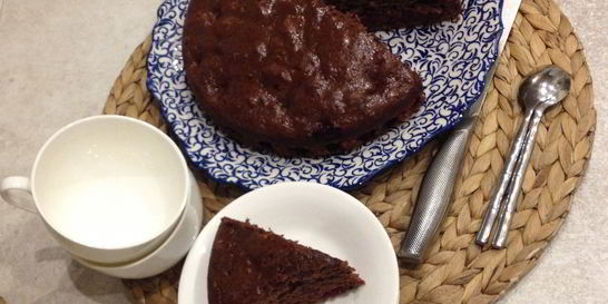 Шоколадный кекс с вишней