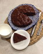 Шоколадный кекс с вишней