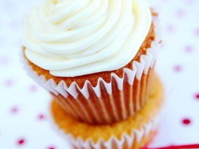 Рецепт сладких капкейков из цукини с сырной глазурью