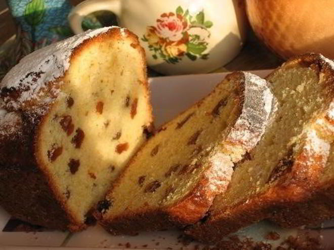 Рецепт сметанного кекса с изюмом