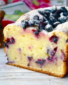 Творожный кекс с жимолостью