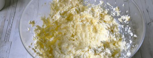 творожный кекс с жимолостью. Шаг 2