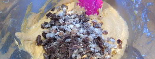 тыквенный кекс с шоколадом и изюмом. Шаг 8