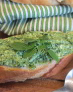 Багет с соусом песто