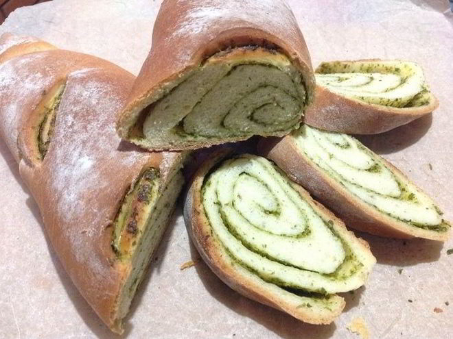 Рецепт чесночного багета с зеленью