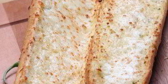 Чесночный хлеб со сливочным маслом