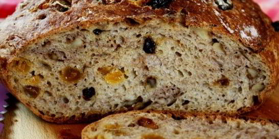 Хлеб с сухофруктами и орехами