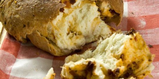 Хлеб с вялеными помидорами и тимьяном