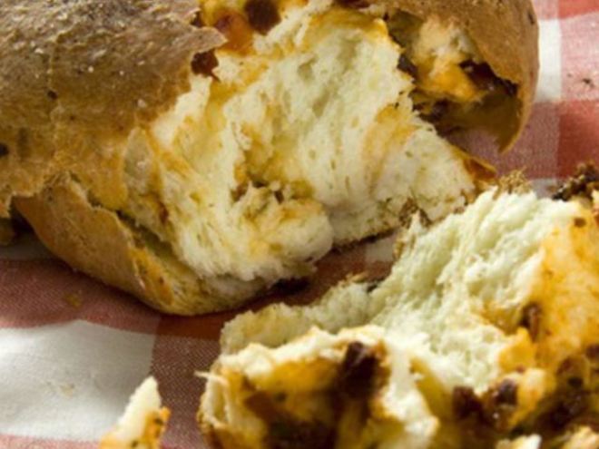 Рецепт хлеба с вялеными помидорами и тимьяном