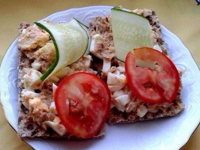 Рецепт хрустящих хлебцев с тунцом