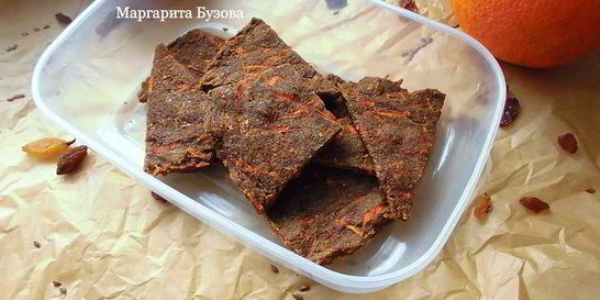 Льняные хлебцы с изюмом и морковкой