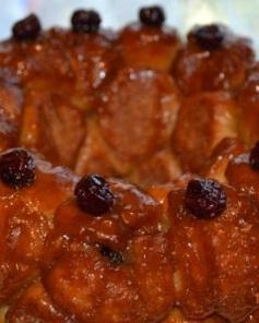 Обезьяний хлеб с вяленой вишней