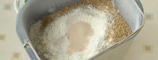 пшенично-ржаной хлеб с кунжутом в хлебопечке. Шаг 2