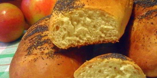 Сдобный батон с маком