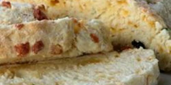 Содовый хлеб с луком и сыром