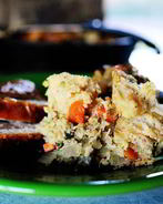 Жареный хлеб с устрицами и овощами