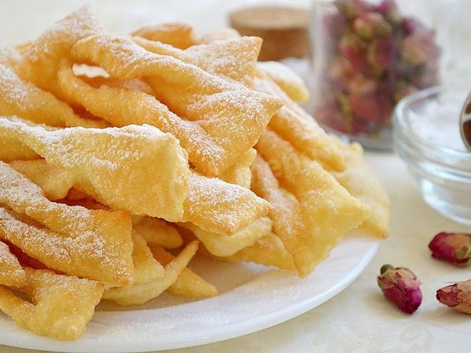 Рецепт хвороста на кефире с водкой