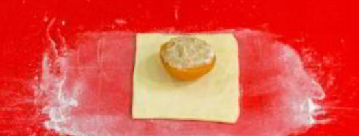 конвертики из слоеного теста с фаршированными абрикосами. Шаг 6