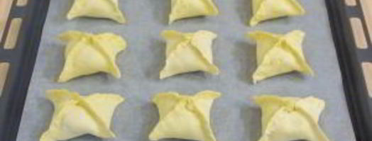 конвертики из слоеного теста с фаршированными абрикосами. Шаг 8