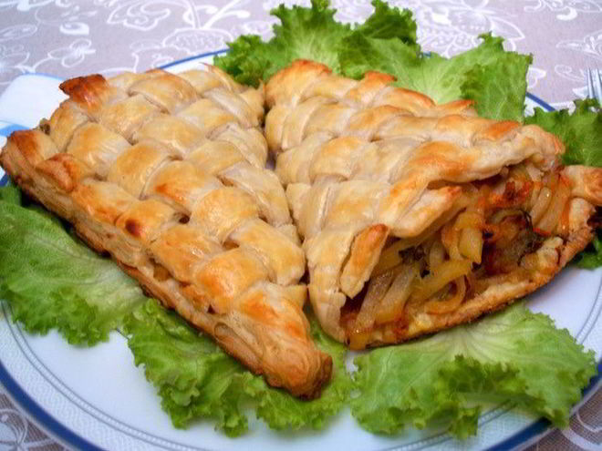 Рецепт конвертиков из слоеного теста с начинкой из рыбы и овощей