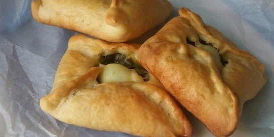 Конвертики с перепелиным яйцом и зеленью