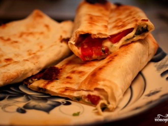 Рецепт лаваша с сулугуни и кинзой