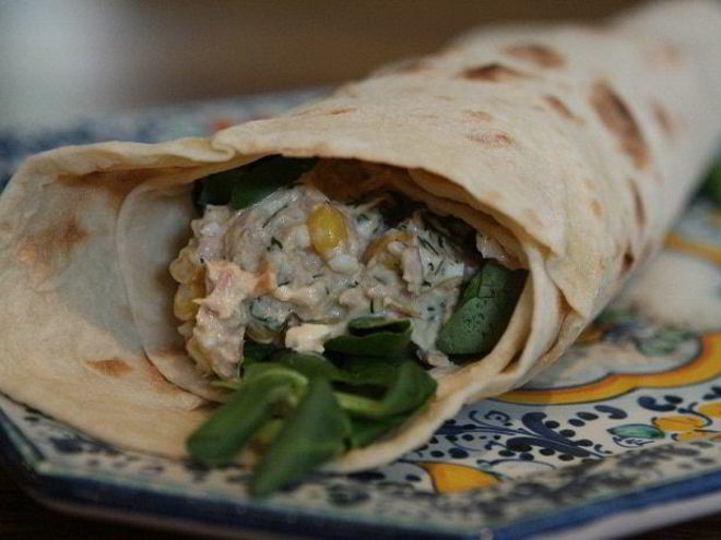 Рецепт лаваша с тунцом, яйцом и сладкой кукурузой