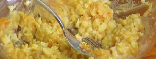 лаваш с тунцом, яйцом и сладкой кукурузой. Шаг 2