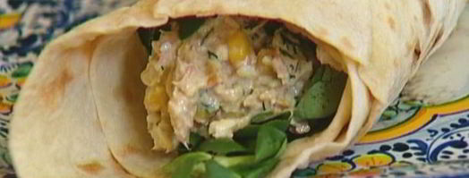 лаваш с тунцом, яйцом и сладкой кукурузой. Шаг 7