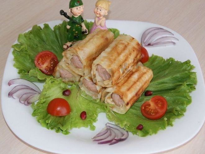 Рецепт сосисок в лаваше с сыром и картошкой