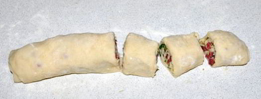 быстрые лепешки с колбасой и сыром. Шаг 3