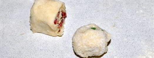 быстрые лепешки с колбасой и сыром. Шаг 4