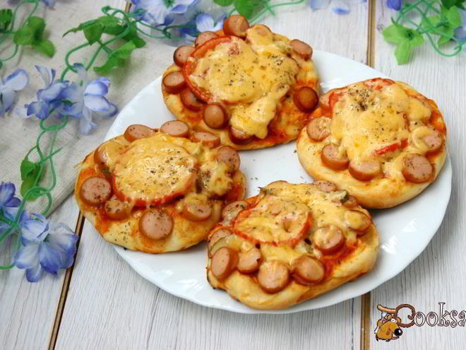 Рецепт дрожжевых лепешек с сосисками