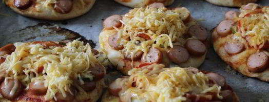 дрожжевые лепешки с сосисками. Шаг 4