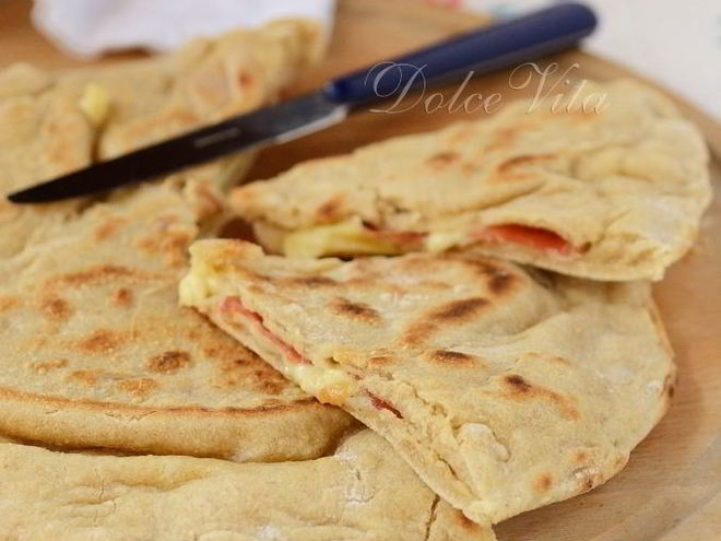 Рецепт фокаччи на сковороде с любыми начинками