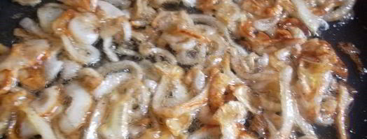 фокачча с брынзой и карамелезированным луком. Шаг 2