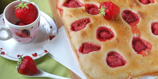 Фокачча с клубникой